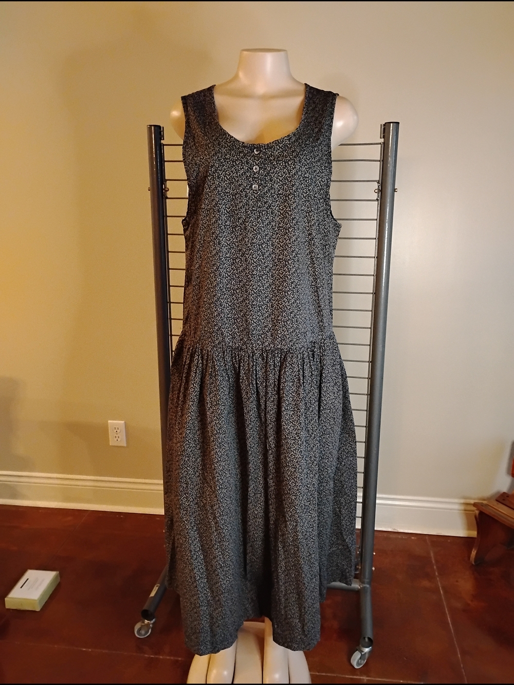 GAP Black and White Sleeveless Maxi Dress with Tiny Floral Print Size Large